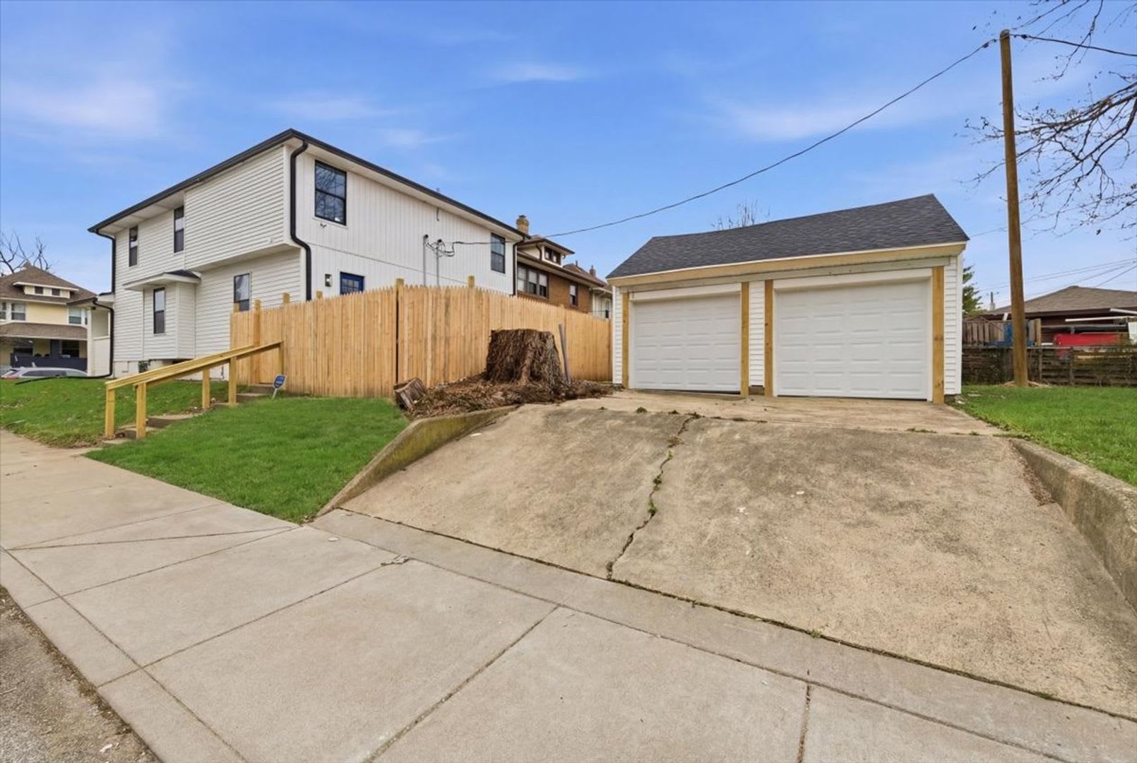 1036 N Parker Avenue 1 795 00 Mo Move In Special Sign A Lease By 7 30 And Receive A 250 Credit – photo 3