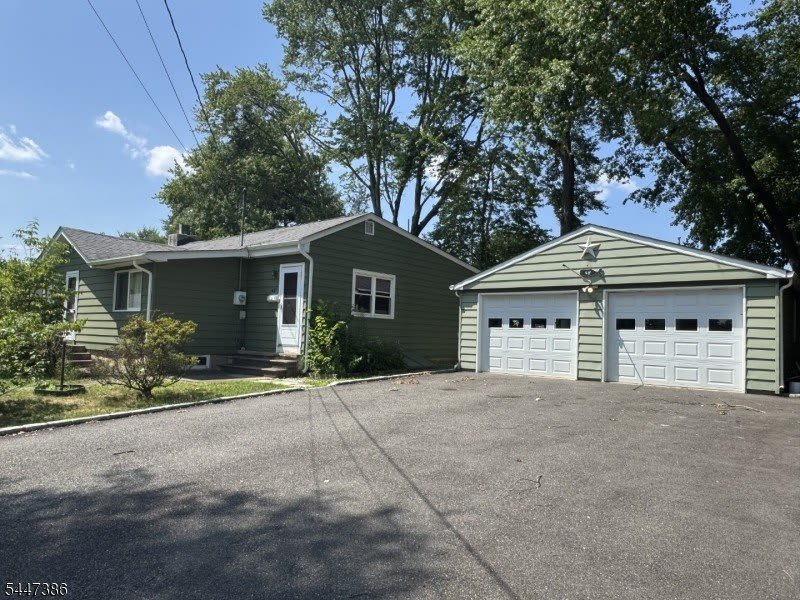 48 Beechwood Ave – photo 3