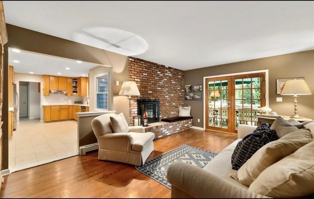240 Plainview Road – photo 5