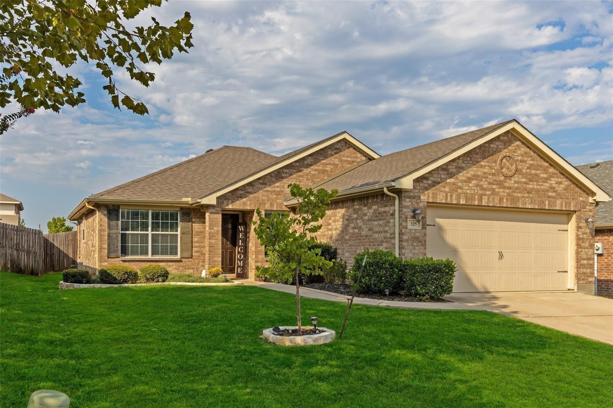 325 Crosscreek Drive – photo 2
