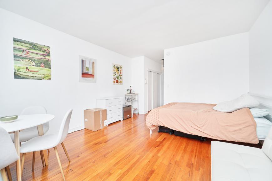 400 West 45th Street – photo 4