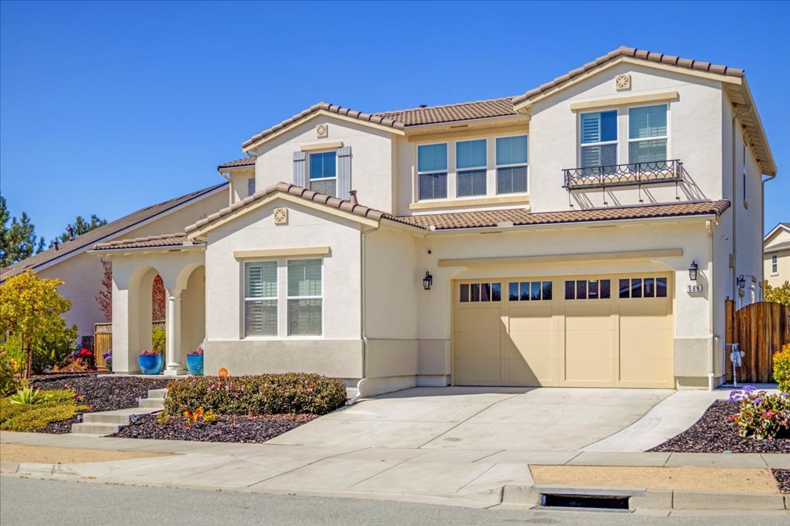 Spacious 4-Bedroom Marina Home with Loft & Large Backyard in Sea Haven, Marina – photo 3