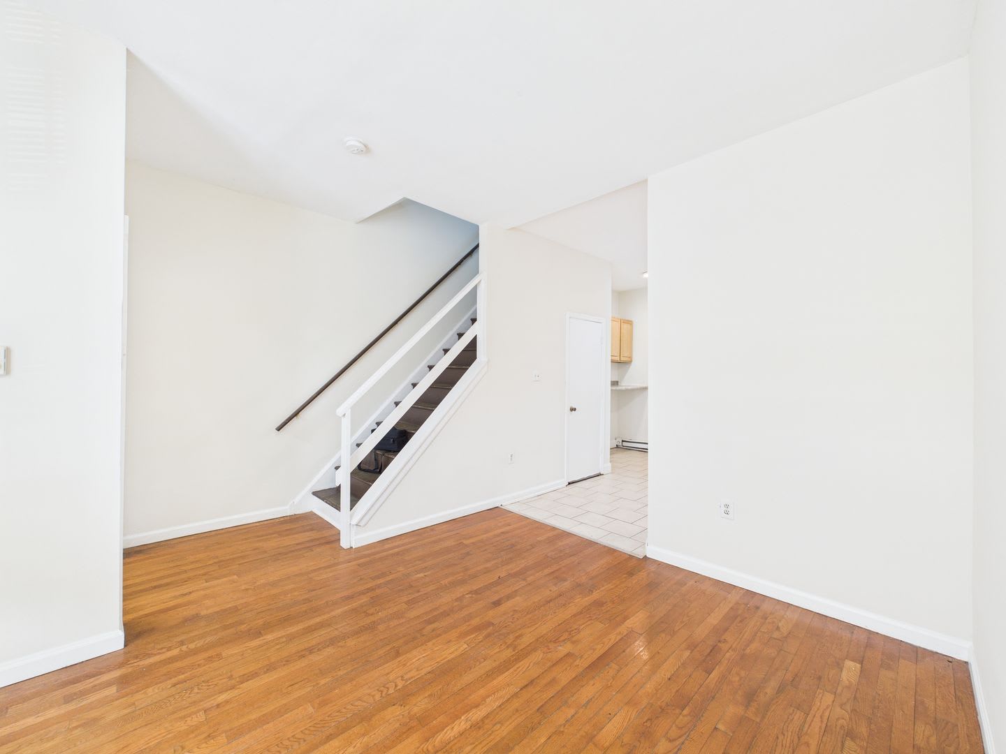 HUGE 3 BED 2 bath NEAR TEMPLE UNIVERSITY Available Now – photo 2