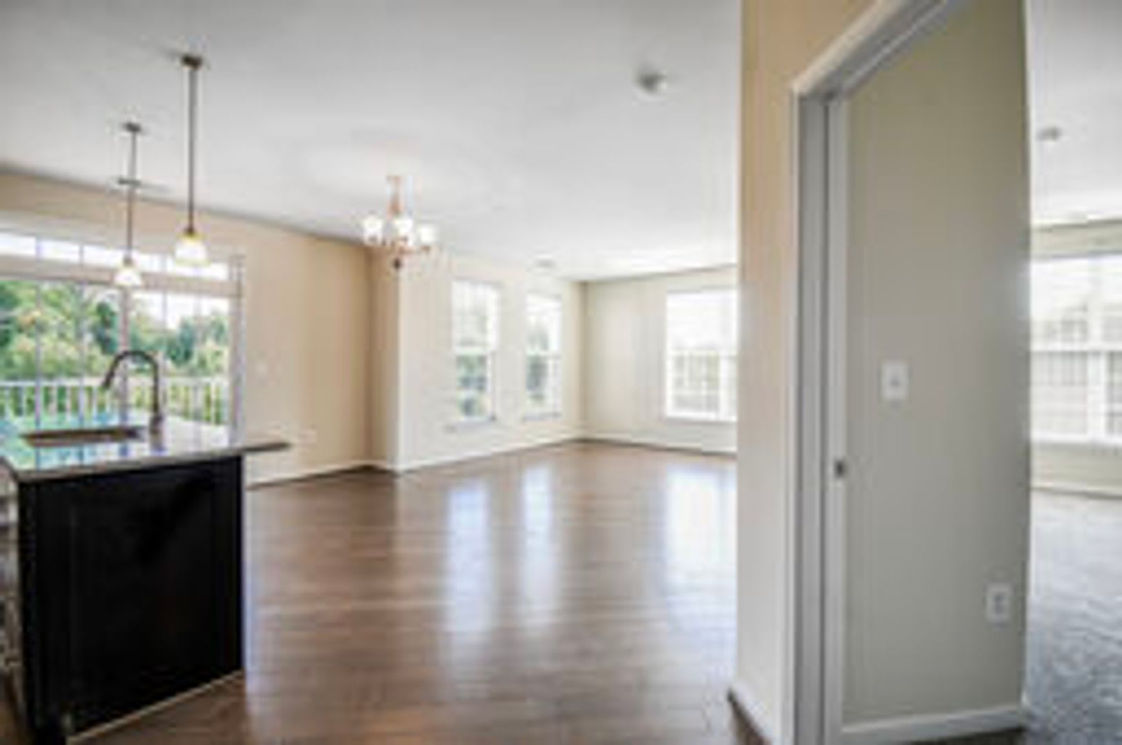 Spacious and Modern 2BR/2BA Condo in Norbeck Crossing – photo 5