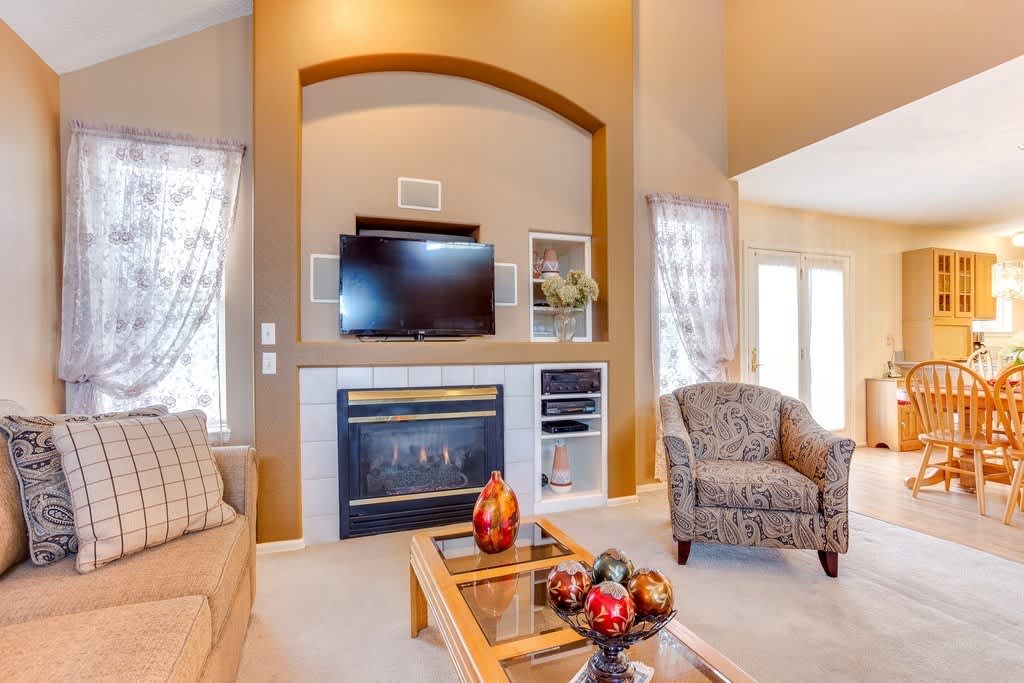 Great 3BR 2.5BA w/ Finished Basement! Excellent Location! – photo 3