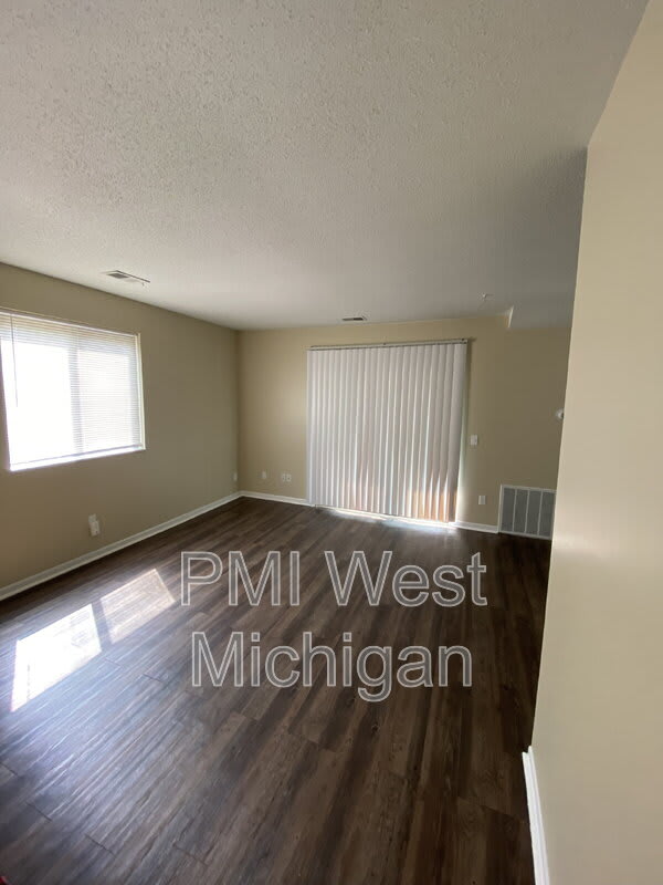 6065 In The Pines Dr SE – photo 2