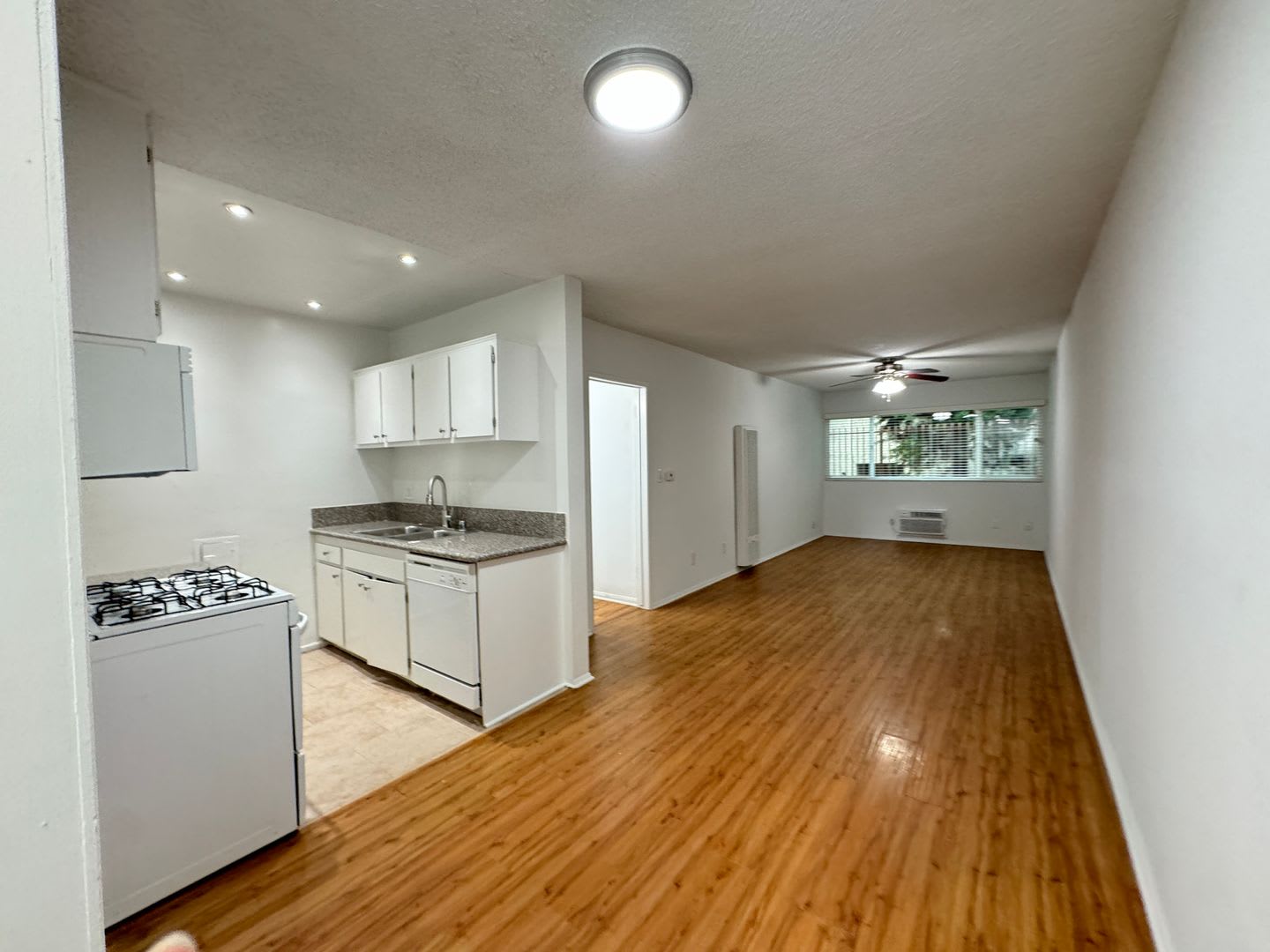 14220 Burbank Blvd – photo 2
