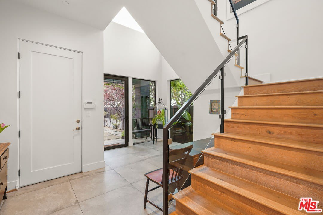 924 Vernon Ave – photo 4
