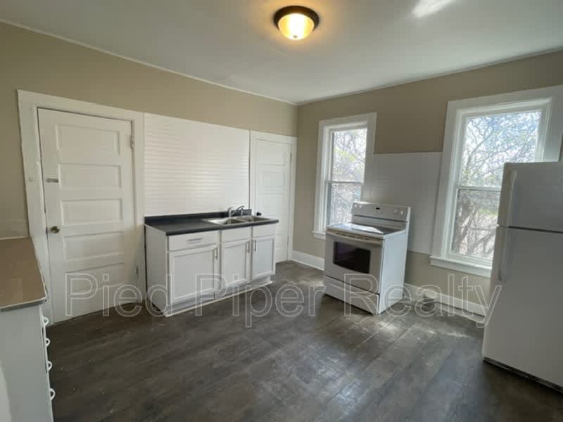 434 1/2 S State Ave – photo 2