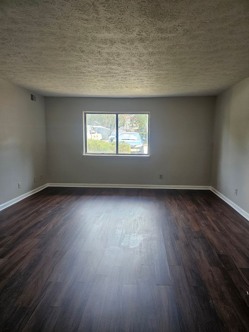 Conveniently Located Affordable Condo For Rent – photo 3