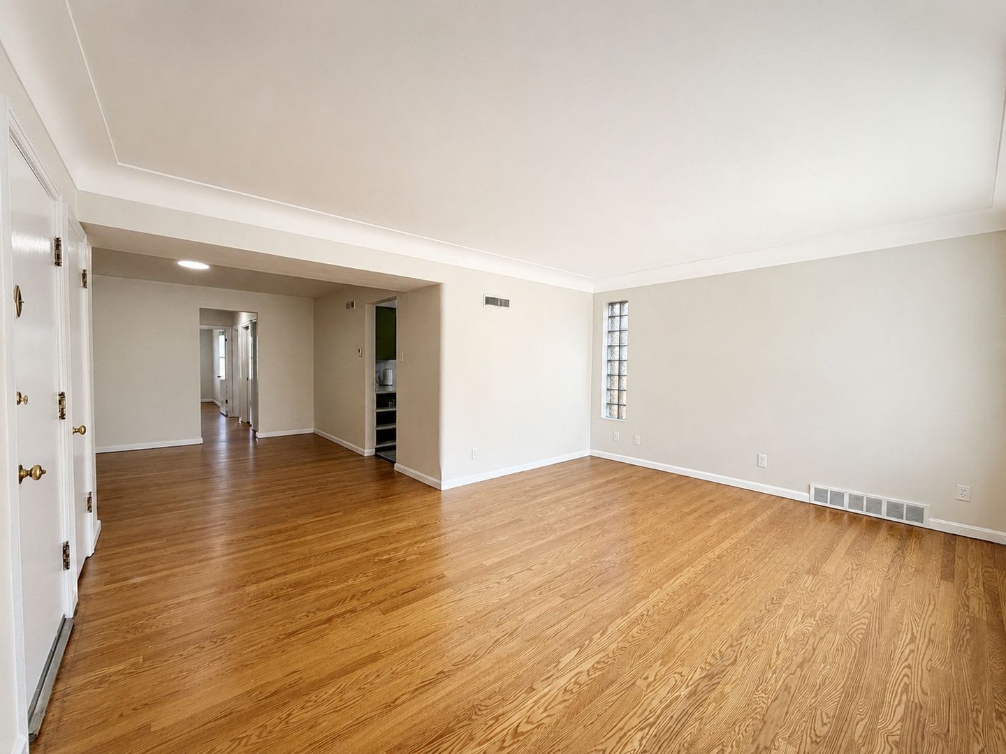 6930 Jamieson Avenue – photo 2