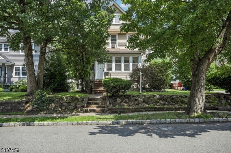 147 Phelps Ave – photo 2