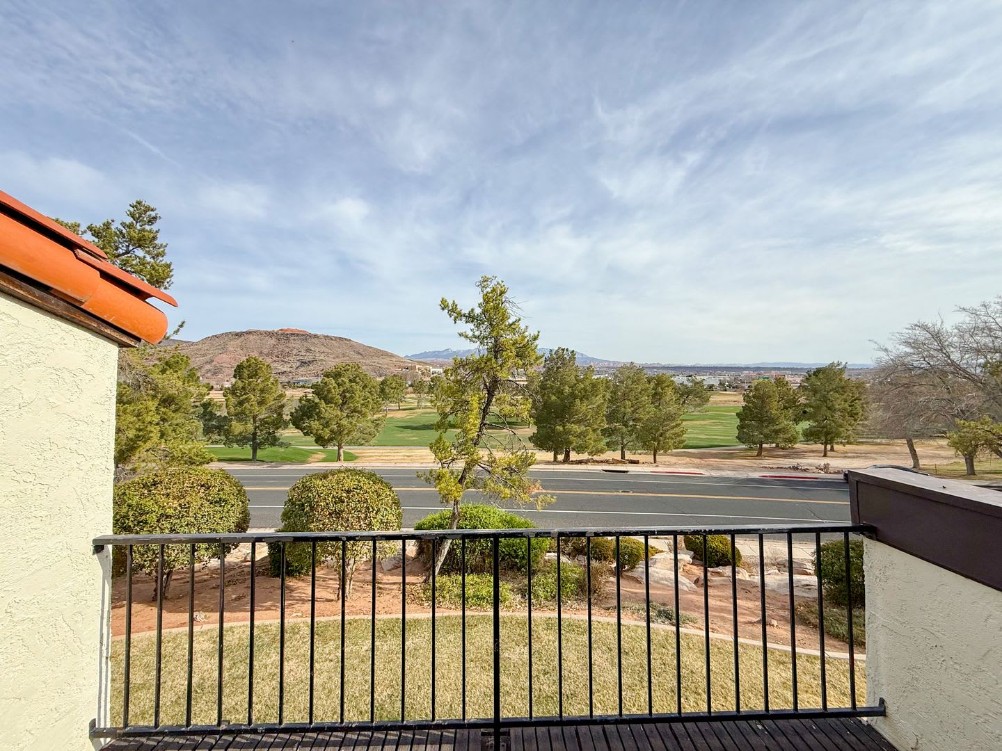 Upgraded townhome by Southgate Golf Course – photo 4