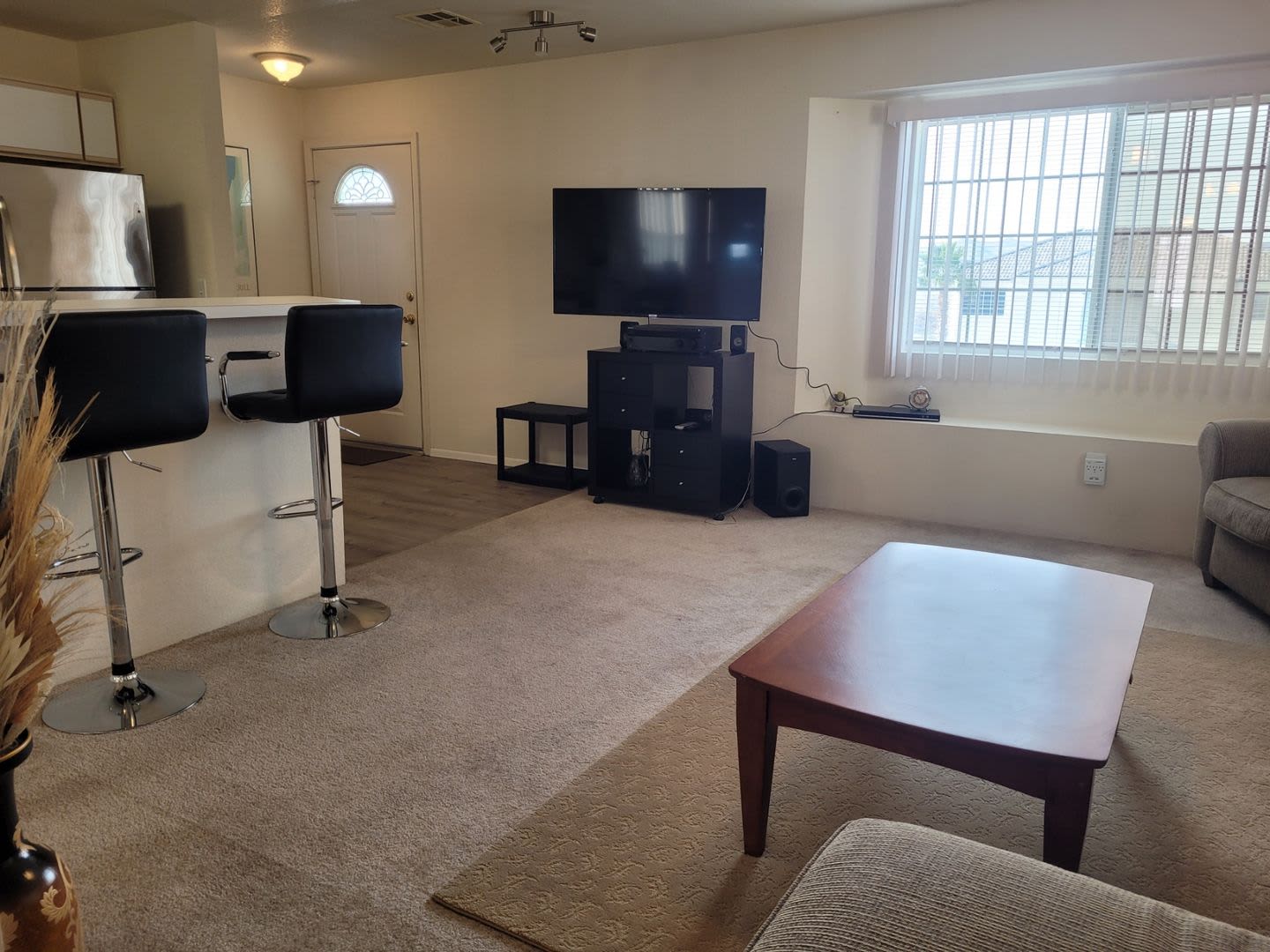 Charming 1-Bedroom Apartment for Short-Term Rental in the Heart of Bullhead City! – photo 4