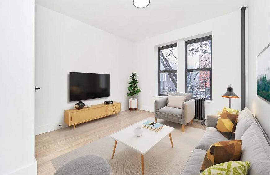 208 East 6th Street – photo 1