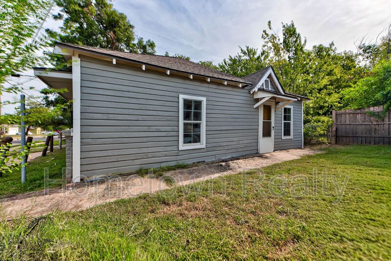 1801 E Madison Street – photo 3