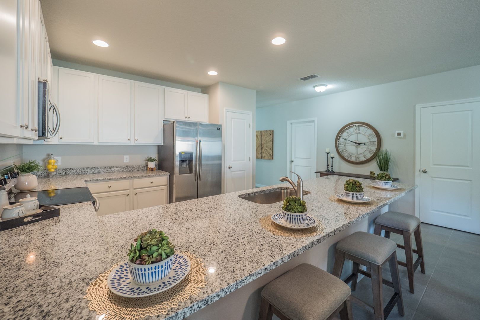 Modern Cape Coral Home with 3-Car Garage – Stylish, Spacious & Nearly New! – photo 3