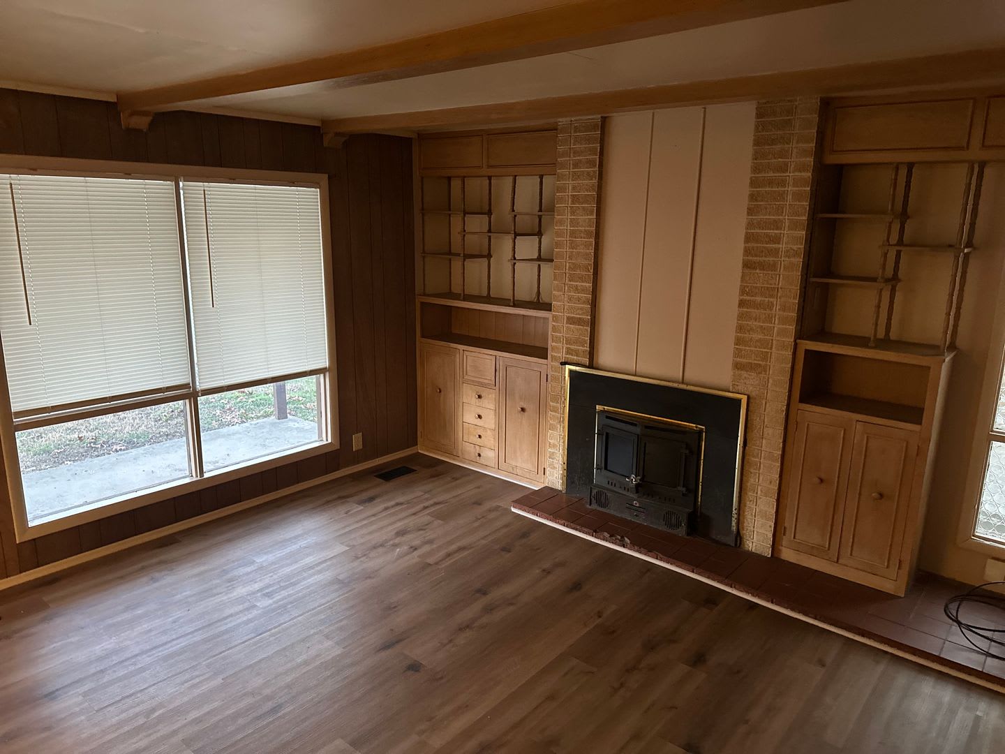 Available Now! 3-Bed, 1-Bath Home w/ Garage – photo 5
