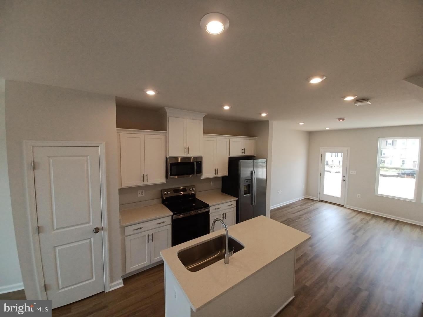 182 COOLIDGE AVE – photo 3