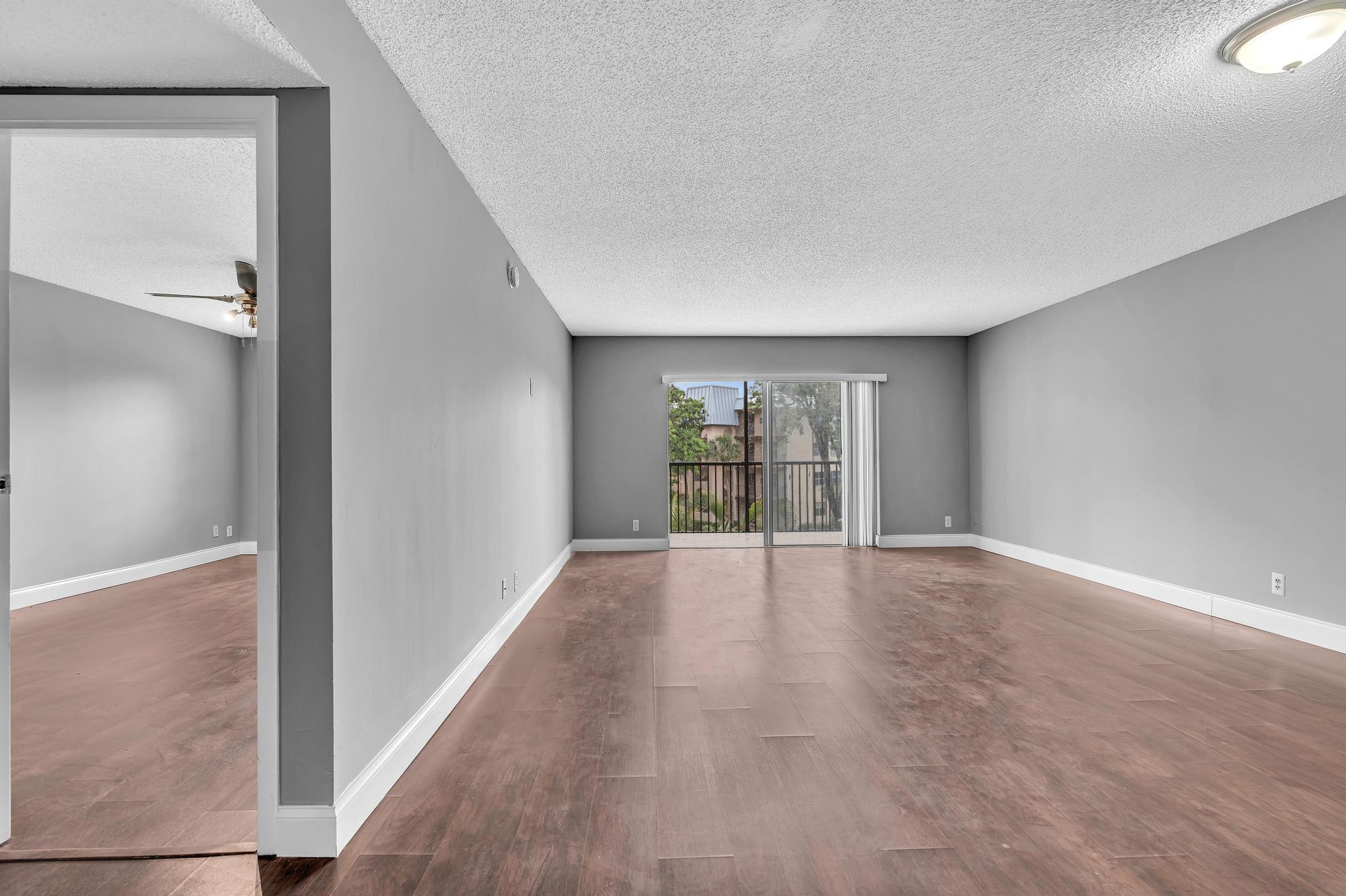 5961 N Falls Cir Dr – photo 2