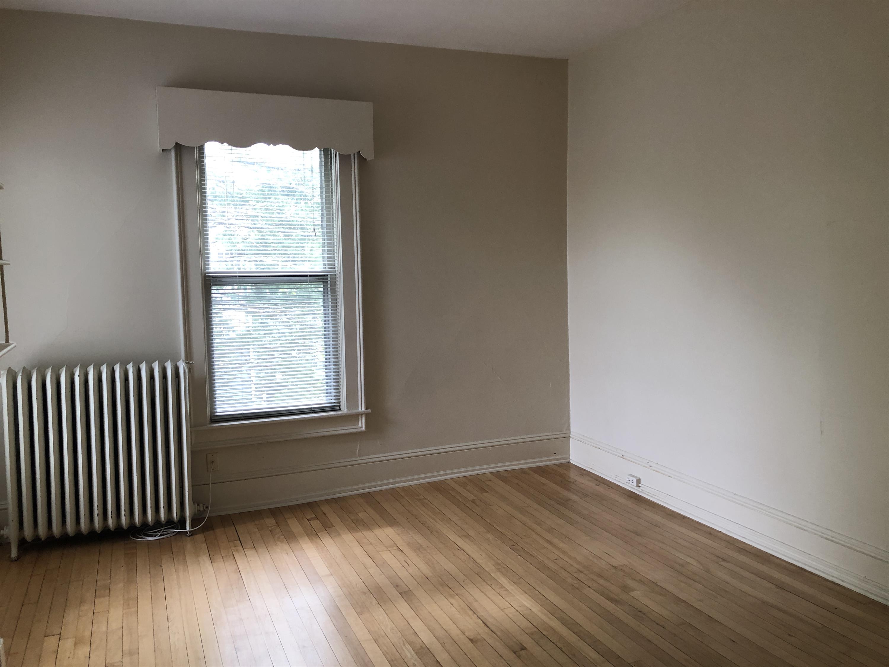 233 1/2 Broadway St – photo 3