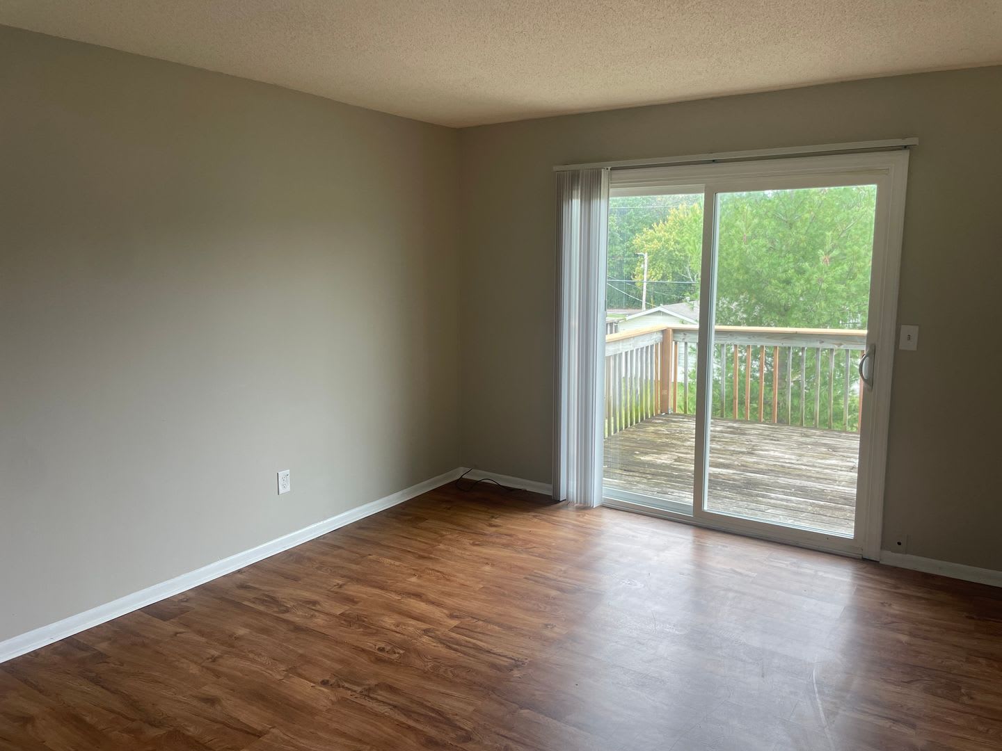 2 bedroom, 1 bath – photo 3