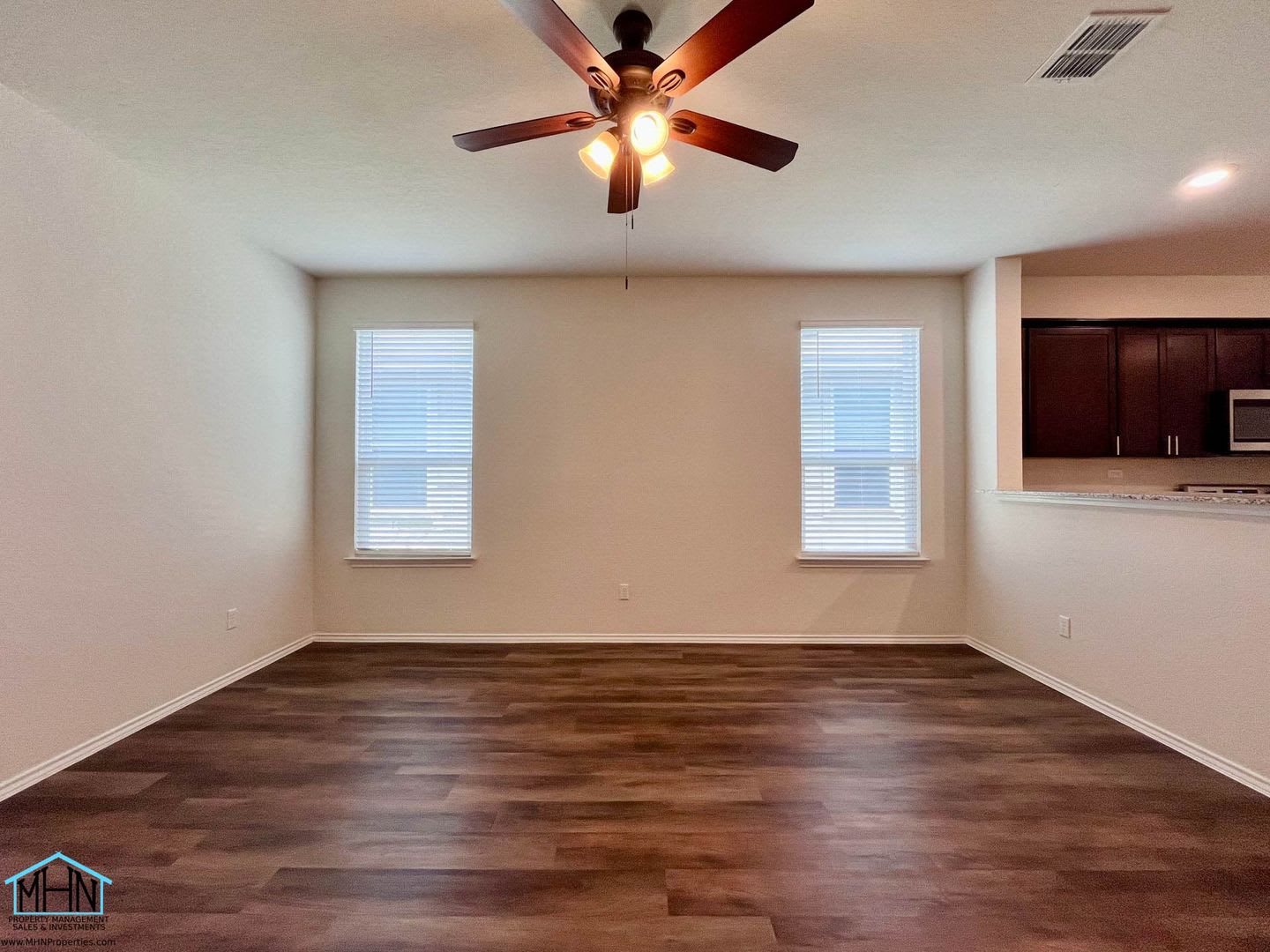 Welcome Home to Your Dream Oasis! A Beautiful 3-Bedroom 2-bath Home in Desirable Seguin! – photo 4