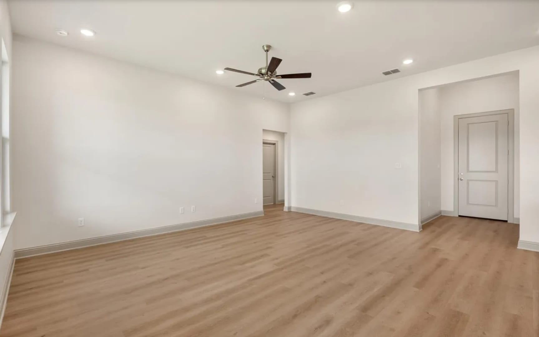 382 Mary Cir. – photo 4