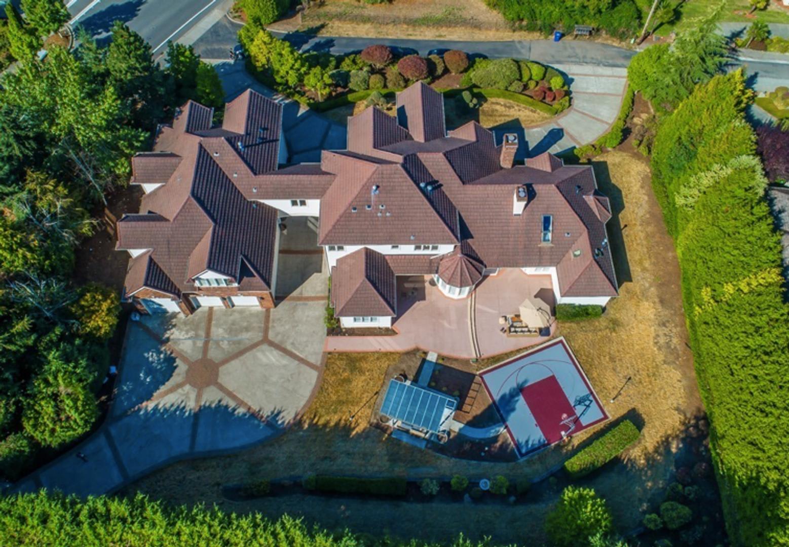 6 Bed 5 5 Bath Mansion Like Home In Bellevue Lakemount – photo 2
