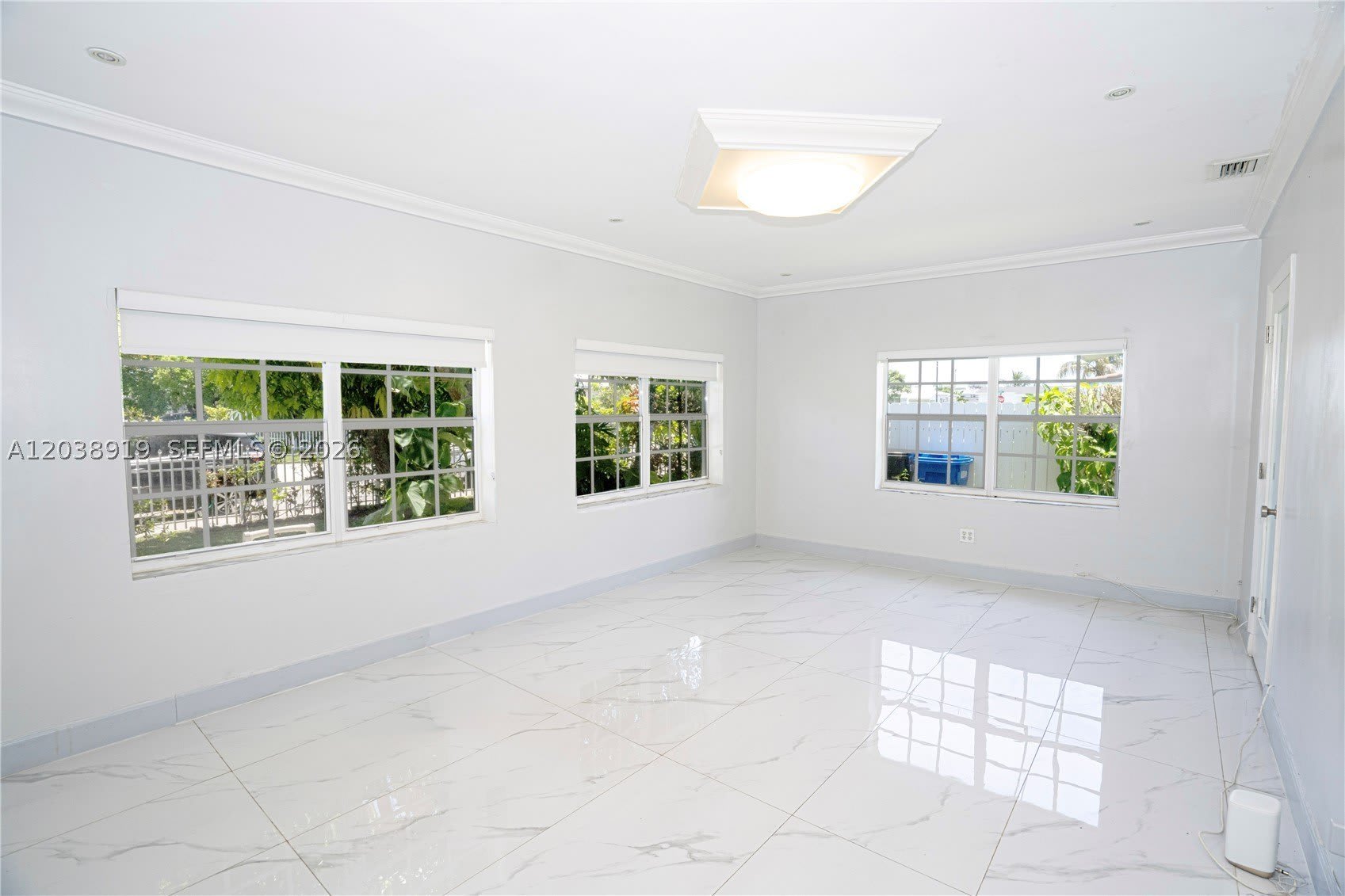 16990 NE 5th Ct – photo 5