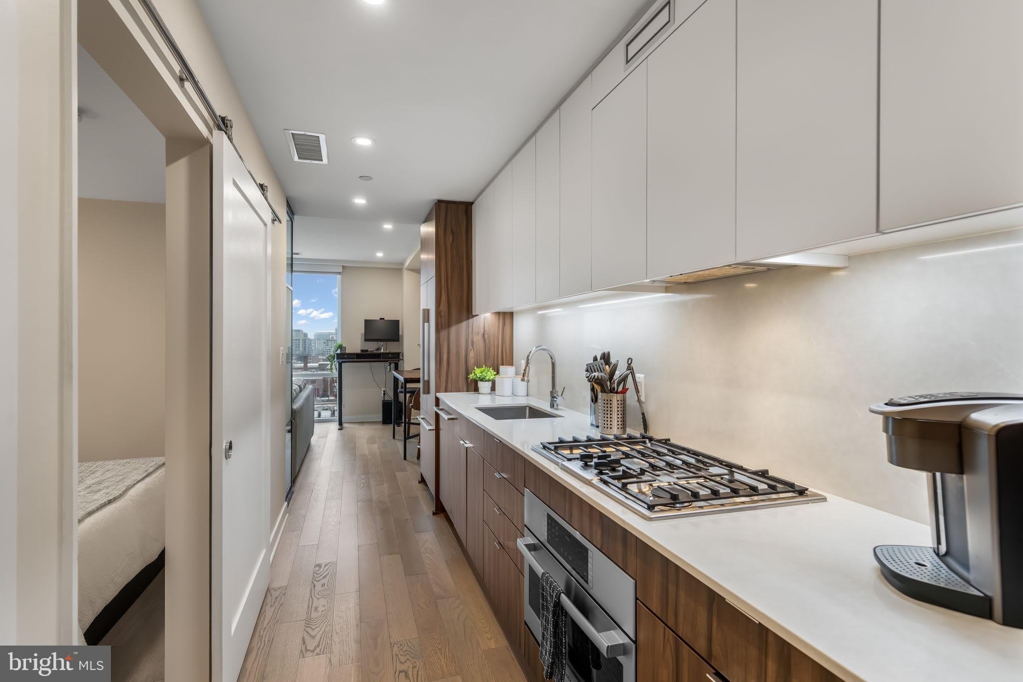 37 L Street SE – photo 3