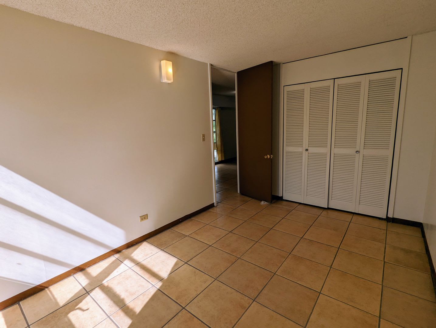 Convenient Makiki 2 Bed 1 Bath 2 Parking Near Punahou Uh Manoa Kapiolani Hospital – photo 5