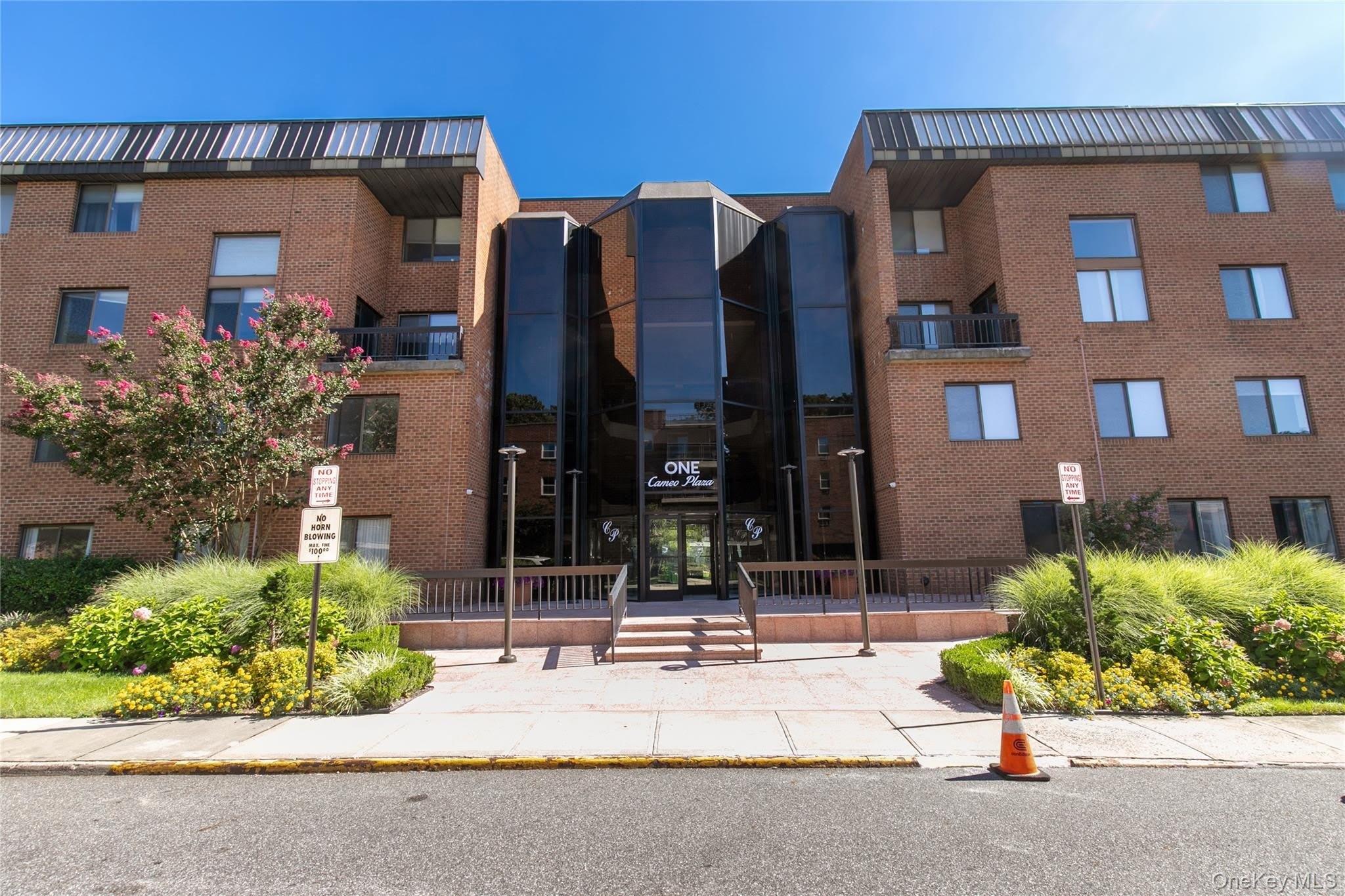 1 Ipswich Avenue – photo 2