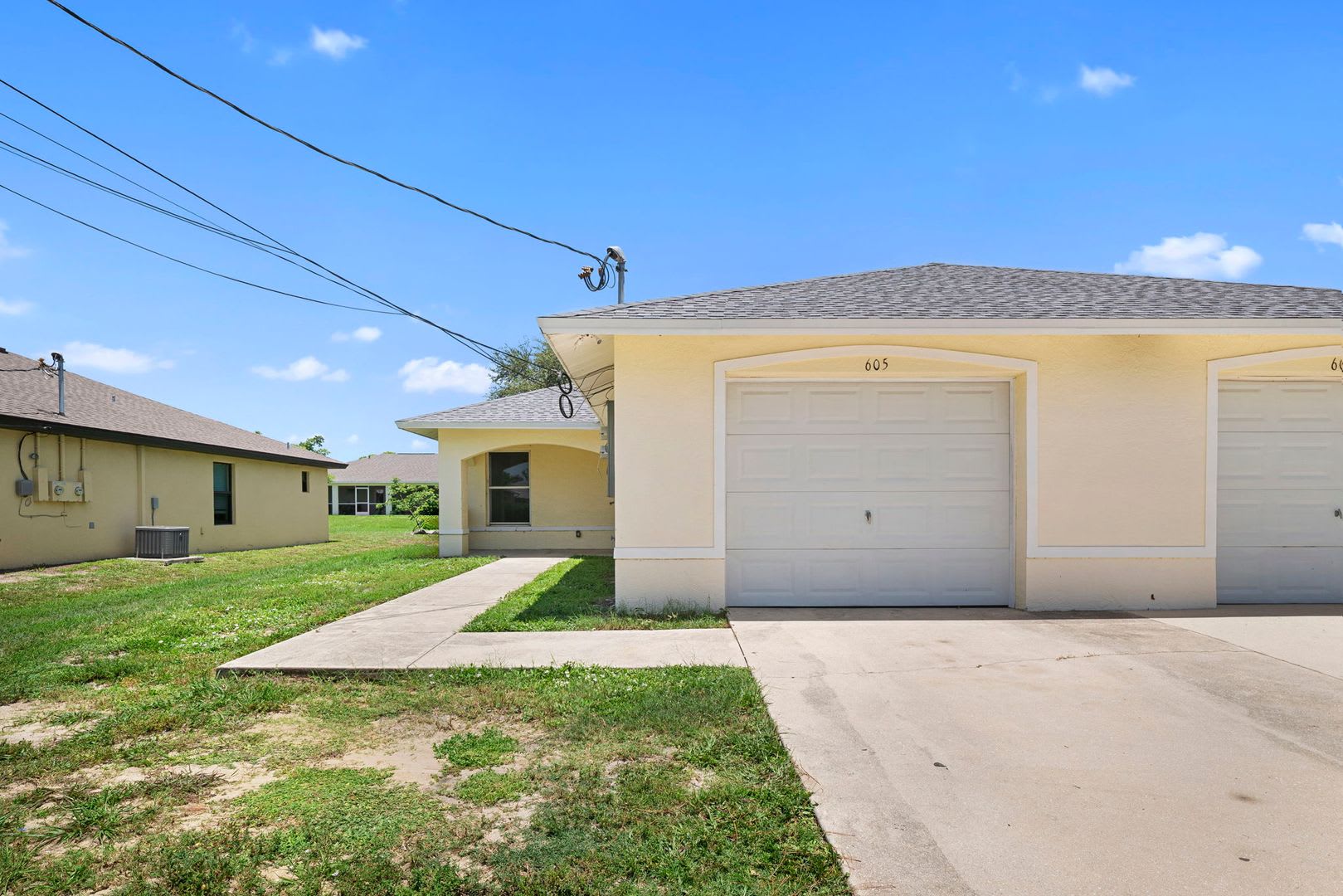 Beautifully updated duplex two bedrooms+ DEN, two bath in Cape Coral – photo 1