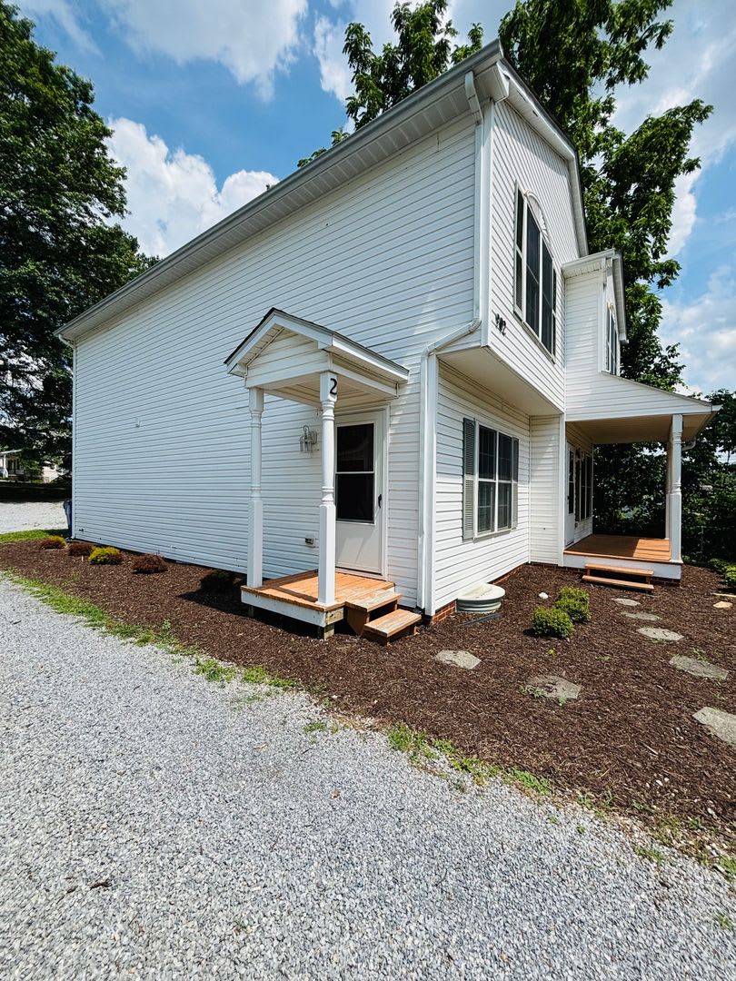 2 Bedroom 2.5 Bathroom Townhouse – photo 3