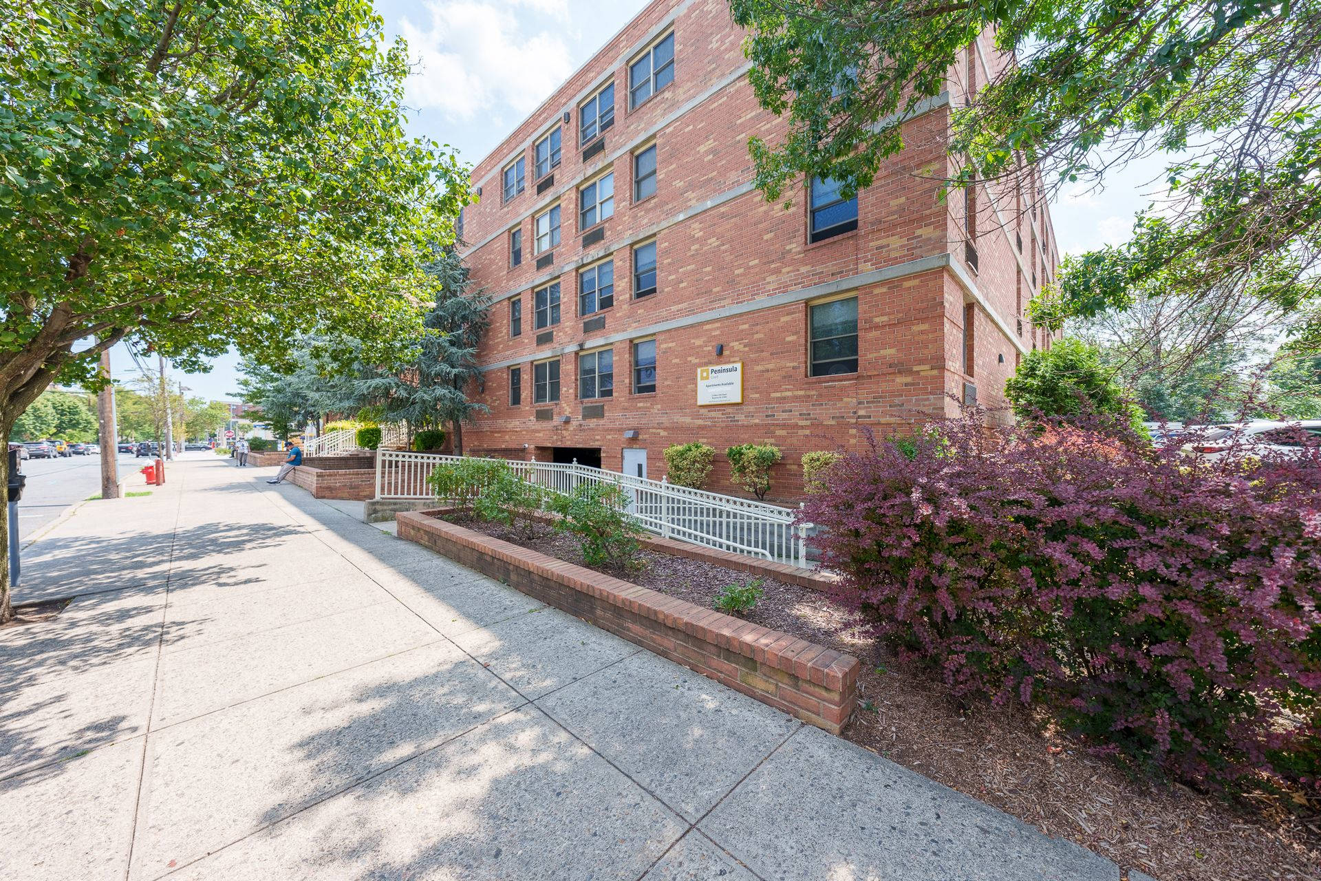 Peninsula Court Apartments – photo 2