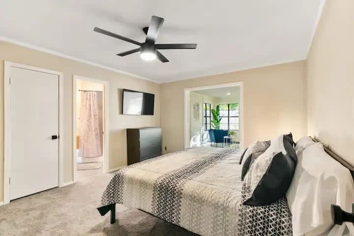7009 Whispering Oaks Drive – photo 4
