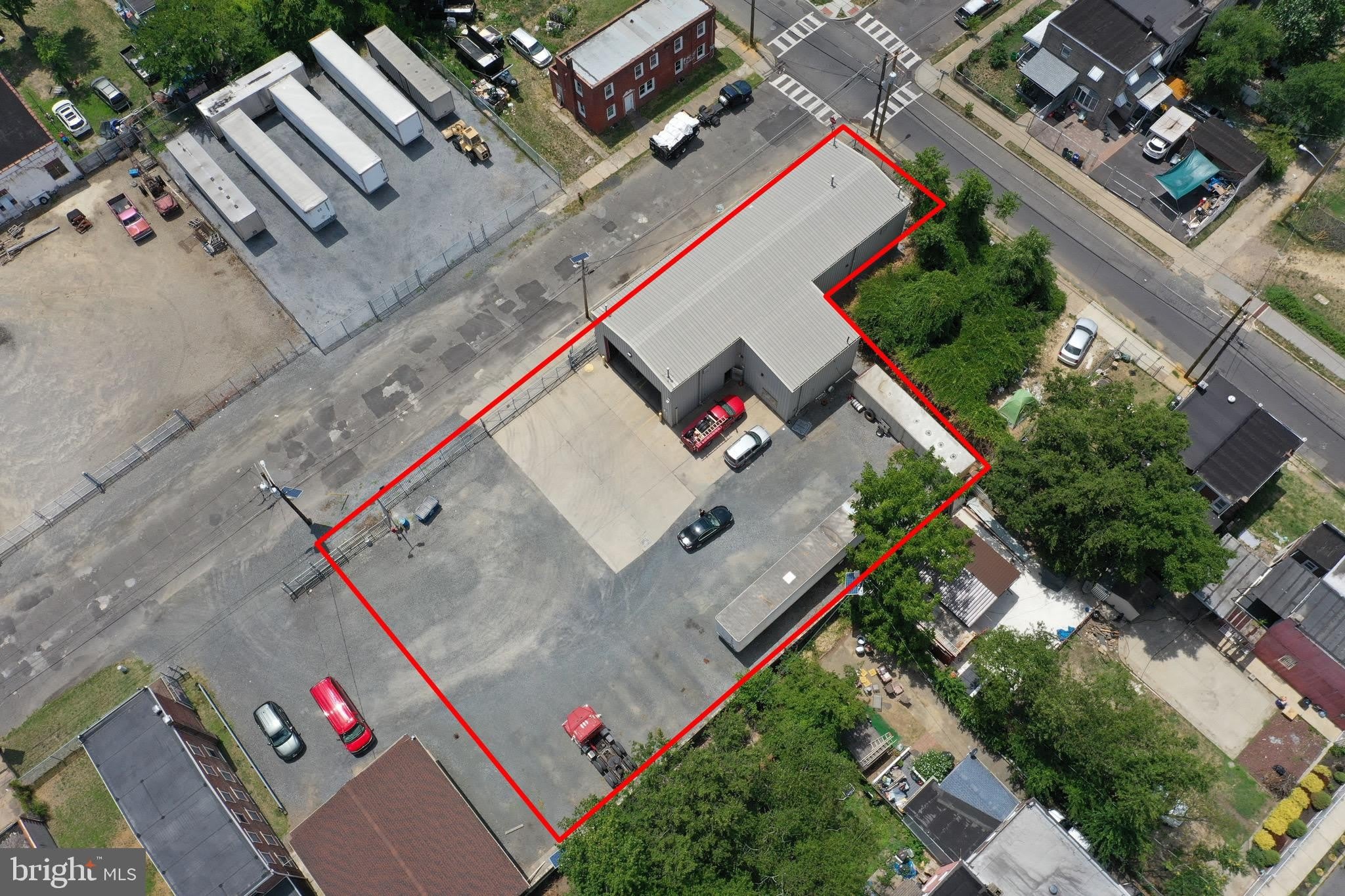 907 SYLVAN Street – photo 4
