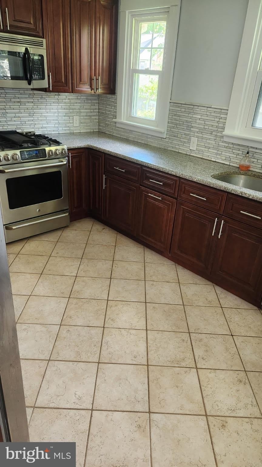 2114 KENMORE Avenue – photo 5