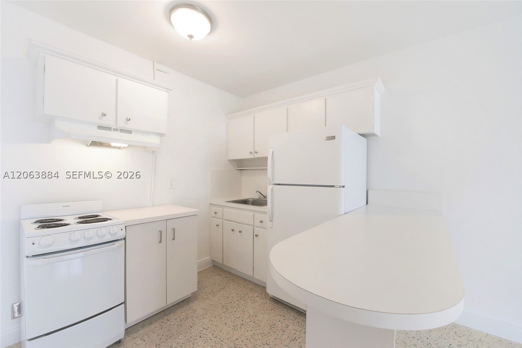 33 SALAMANCA AVE – photo 4