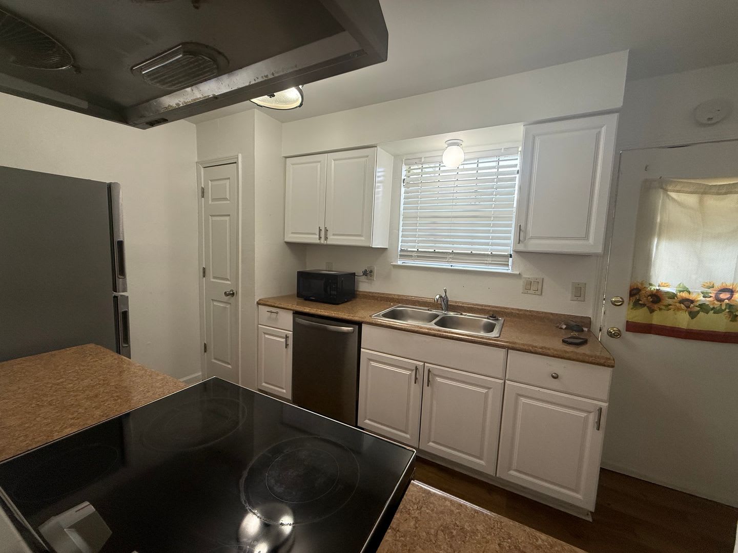 2BD 2.5BA FURNISHED CONDO WITH WATER INCLUDED – photo 3