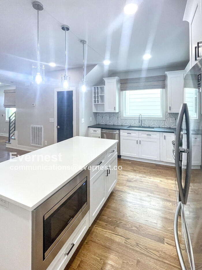2116 Courtney Avenue – photo 3