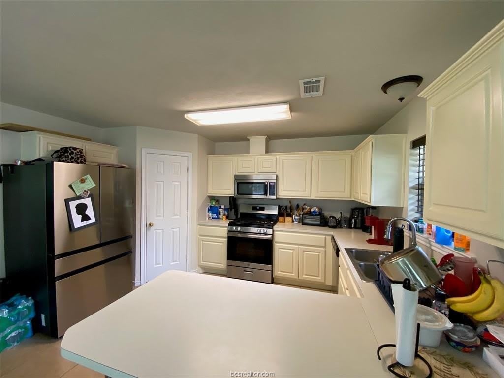 1206 Mullins Court – photo 5