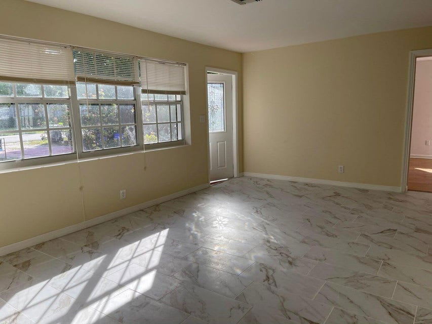 249 Northwest 4th Diagonal – photo 2