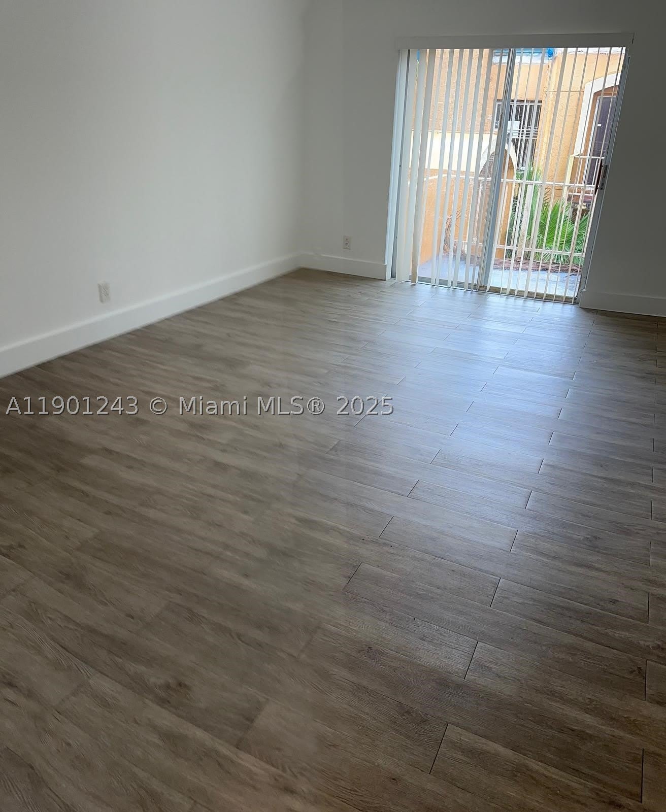 18101 NW 68th Ave – photo 1