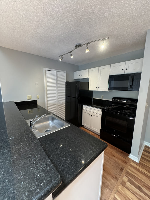 6010 Westgate Dr – photo 4