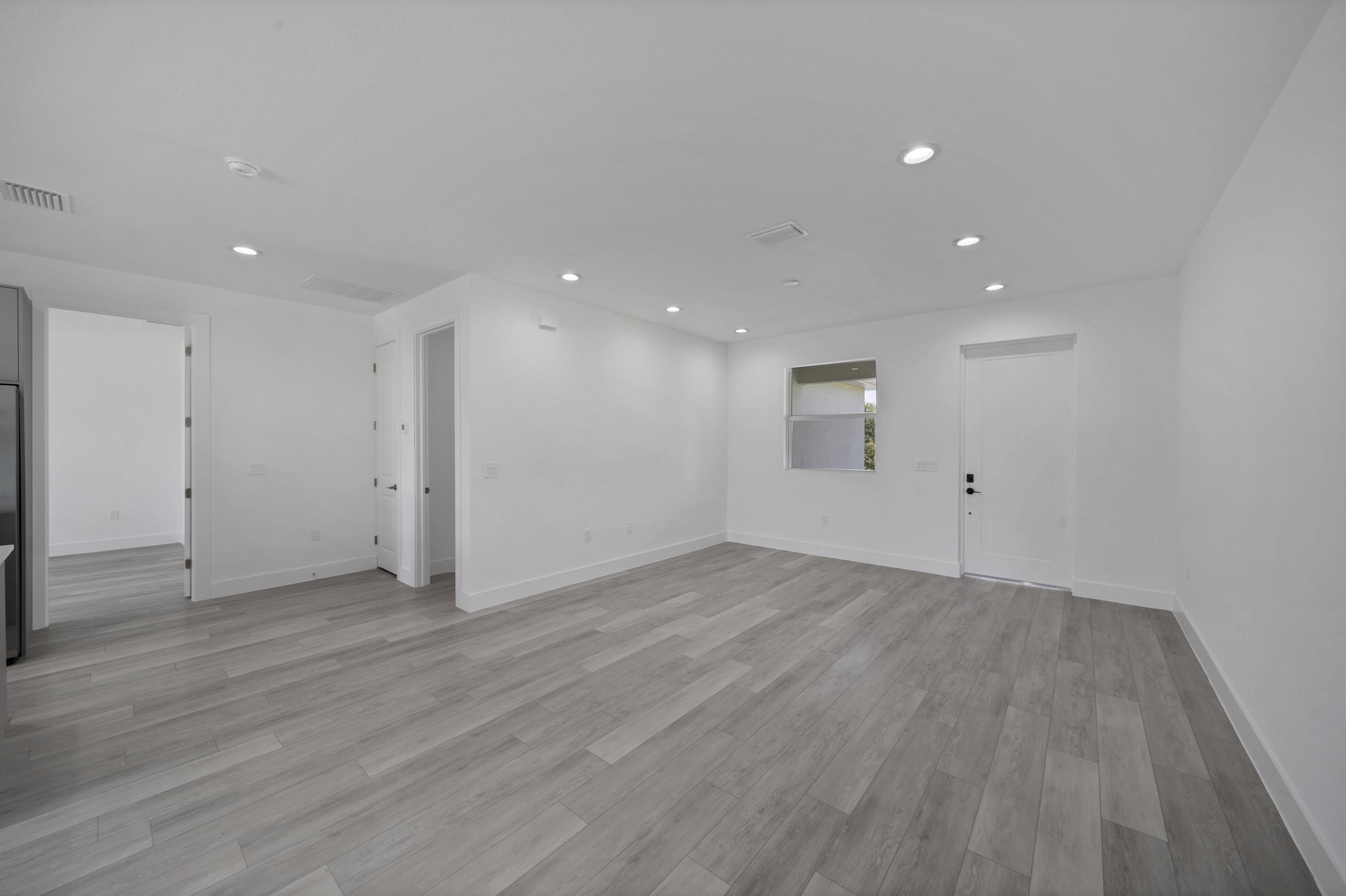 5298 Lawton Avenue – photo 3