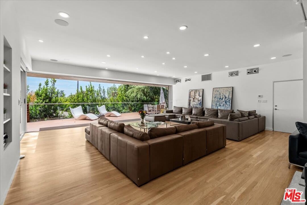 3567 Woodcliff Rd – photo 2