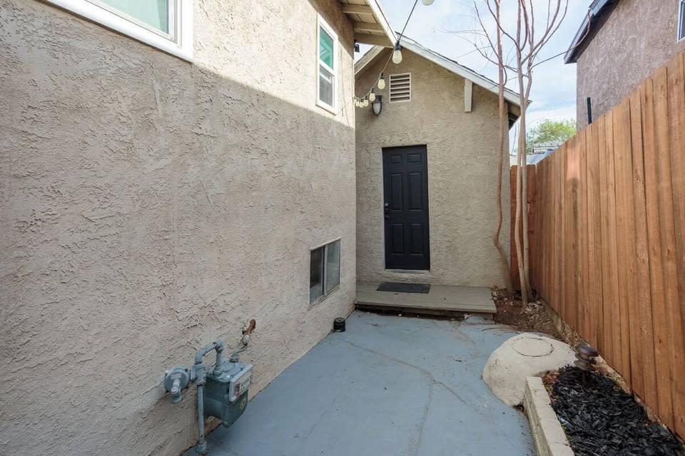 489 Nassau Ave – photo 1