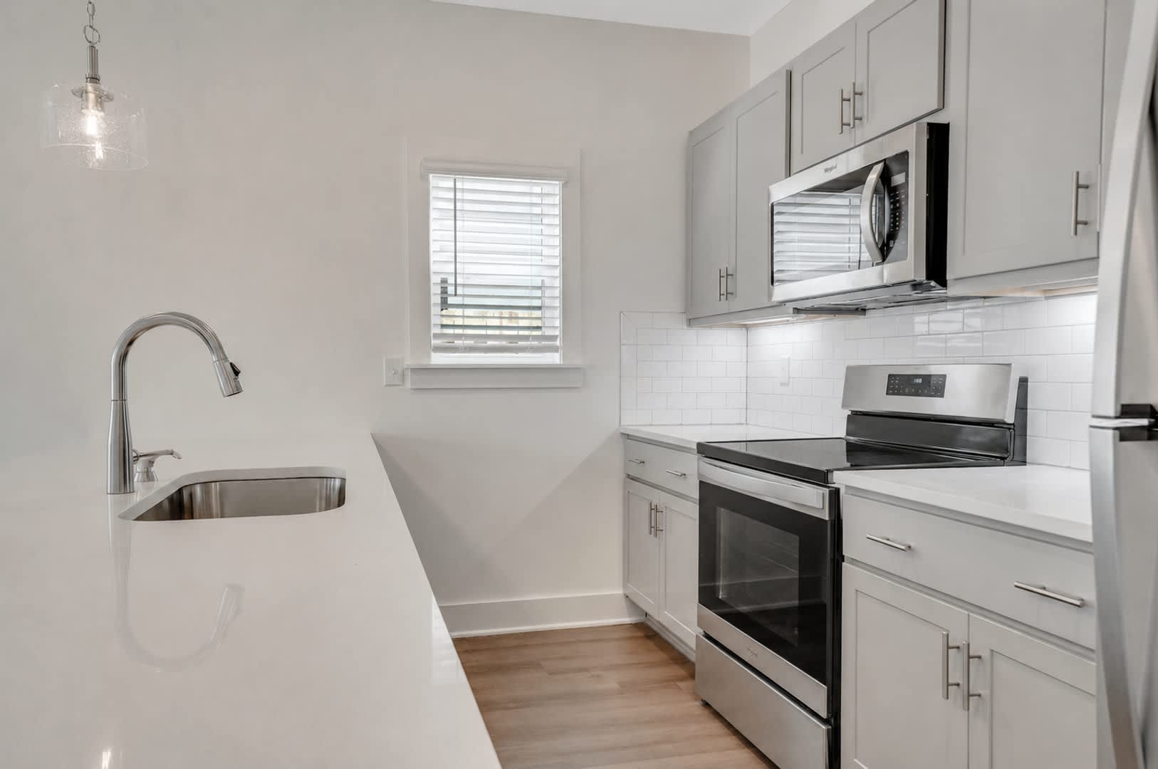 Self Tour This Home in Person with the Rently Tours App! – photo 3